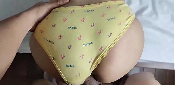 trendsTio Mira Las Nuevas Pantaletas de Princesa que me Compraron - Mi Sobrina es muy Inocente y Hermosa a la Ves